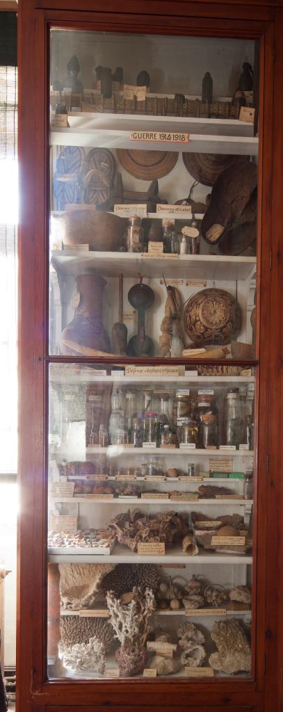 présentation du mobilier du musée de l'Institution Saint-Joseph