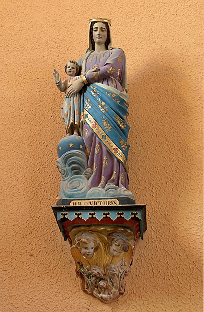 statue (petite nature) et sa console : Notre-Dame des Victoires