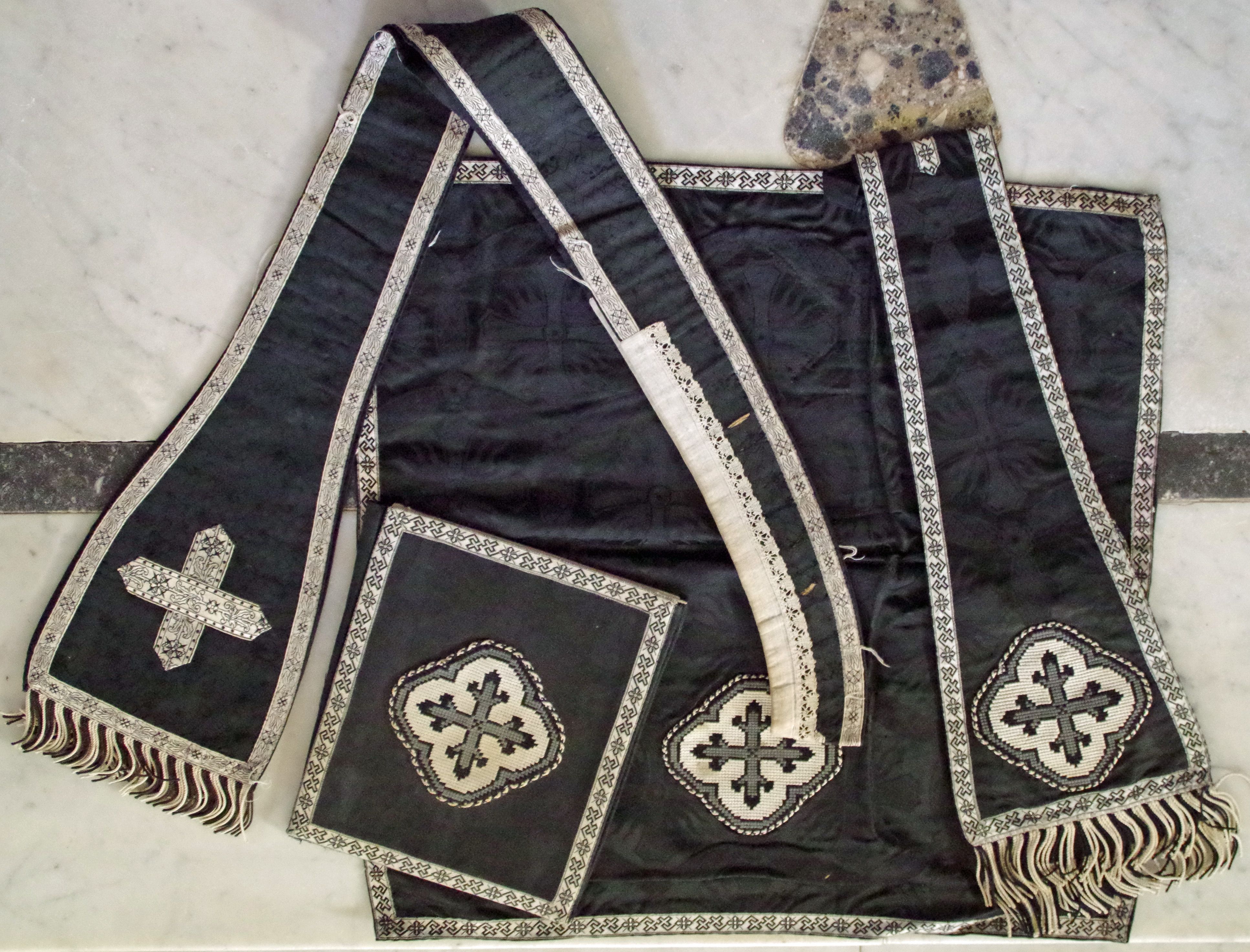 sommaire des textiles de l'église de Vic