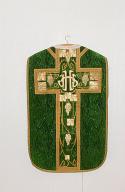 chasuble (ornement vert), de style Art Déco : I.H.S. et grappes de raisin