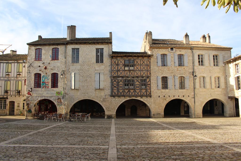 place des cornières (à couverts)