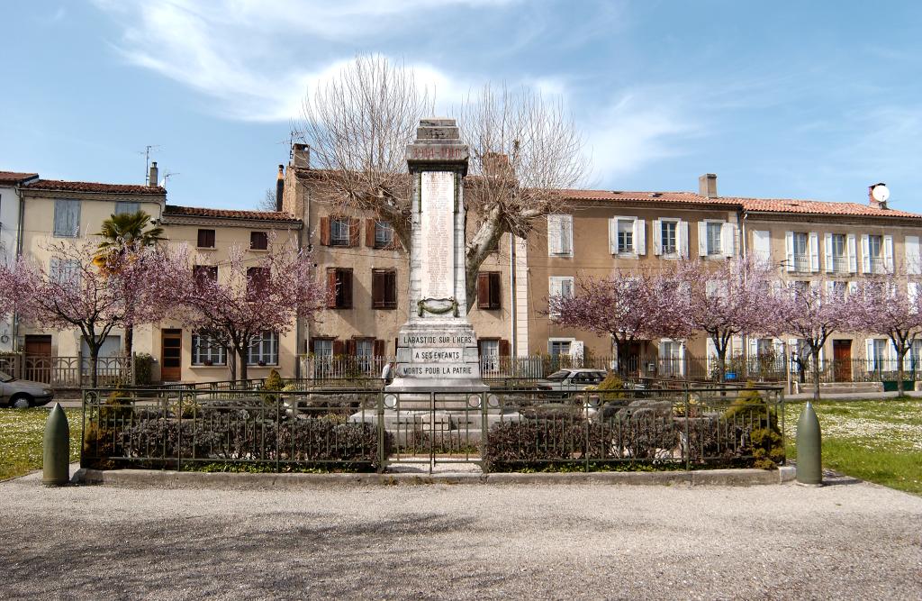 monument aux morts de la guerre de 1914-1918 et de la guerre de 1939-1945