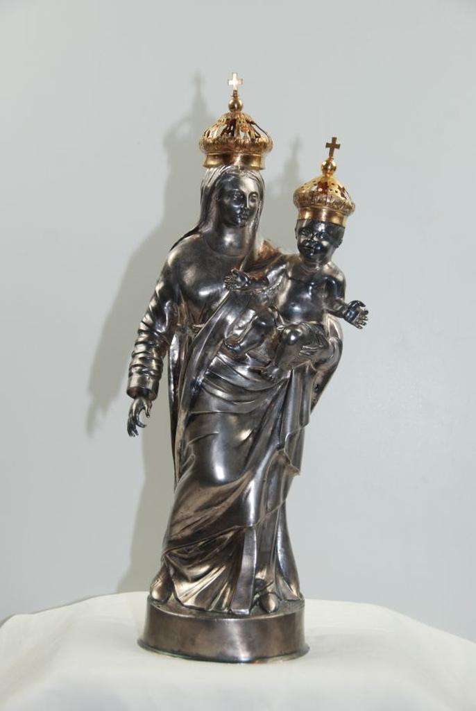 statue: Vierge à l'enfant