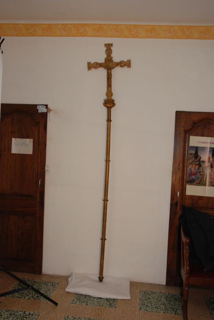croix de procession avec sa hampe