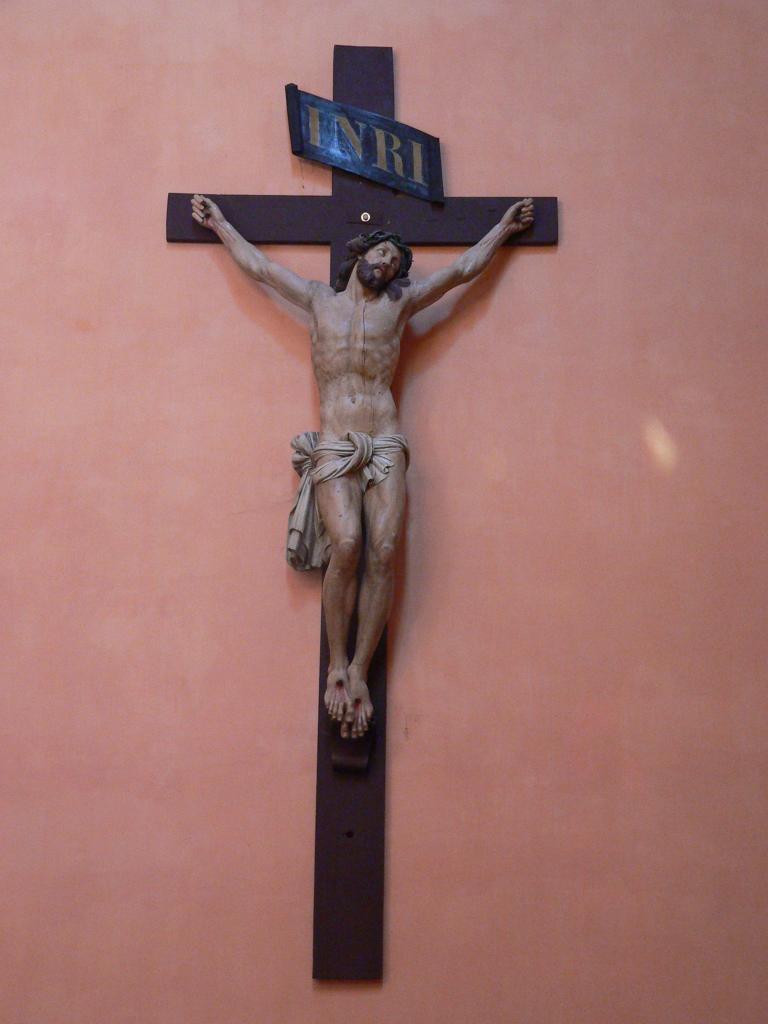 statue : Christ en croix