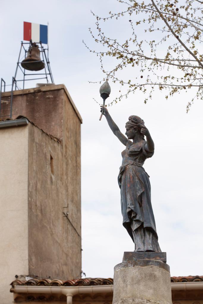 fontaine monumentale de la République, avec statue de Marianne ou de la Liberté