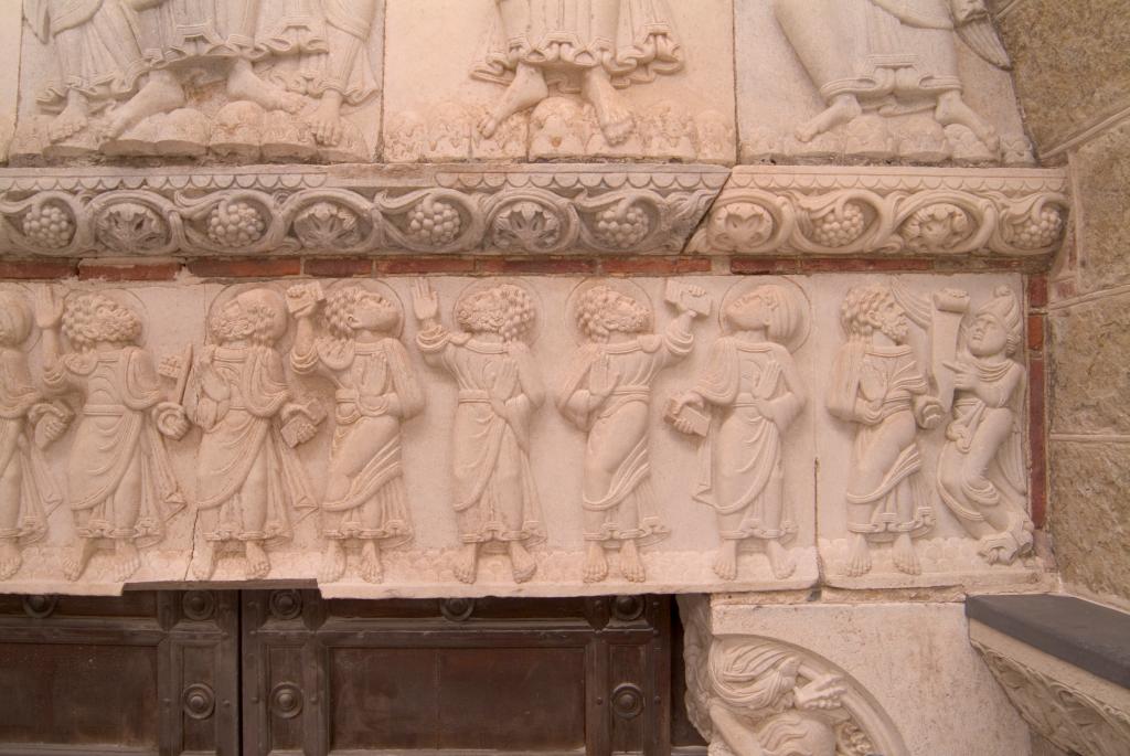 Abbaye de chanoines de saint Augustin, dite basilique Saint-Sernin, actuellement église paroissiale