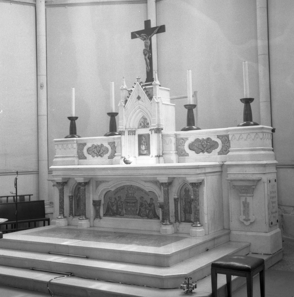 autel, tabernacle (maître-autel)