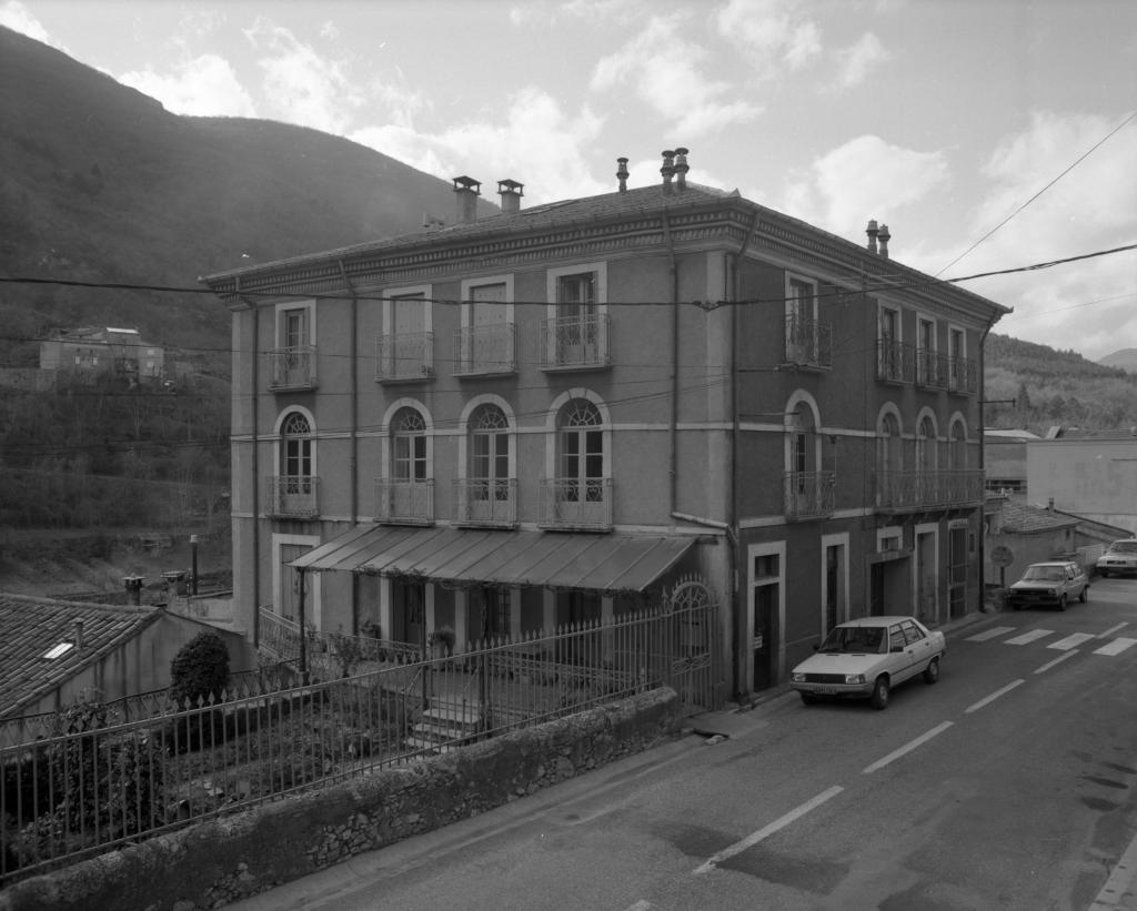 usine de bonneterie de soie et de coton Brun, puis Brun d'Arre