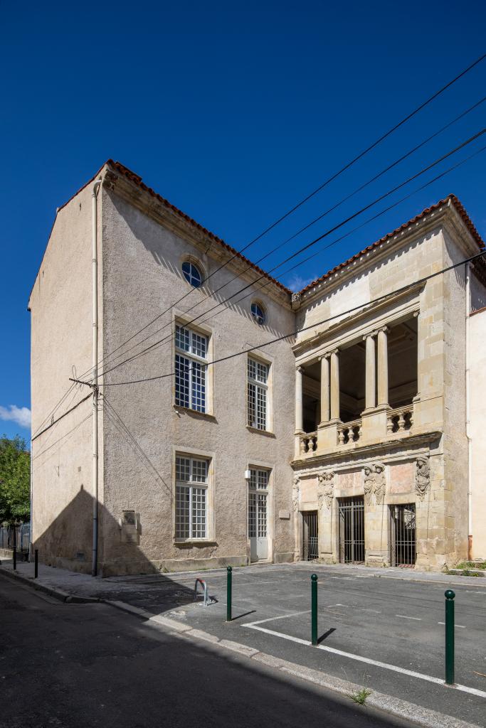 ancien hôtel particulier d'Abel de Ligonier puis de Poncet , actuellement annexe de la mairie et école