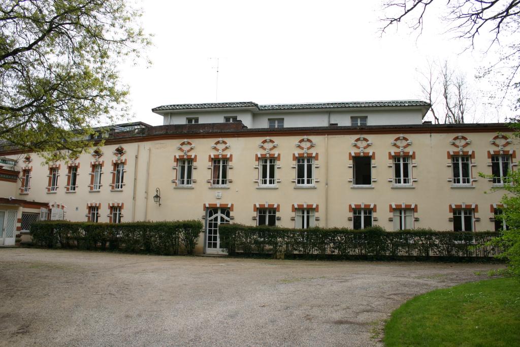 château de Longues-Aygues actuellement établissement médical