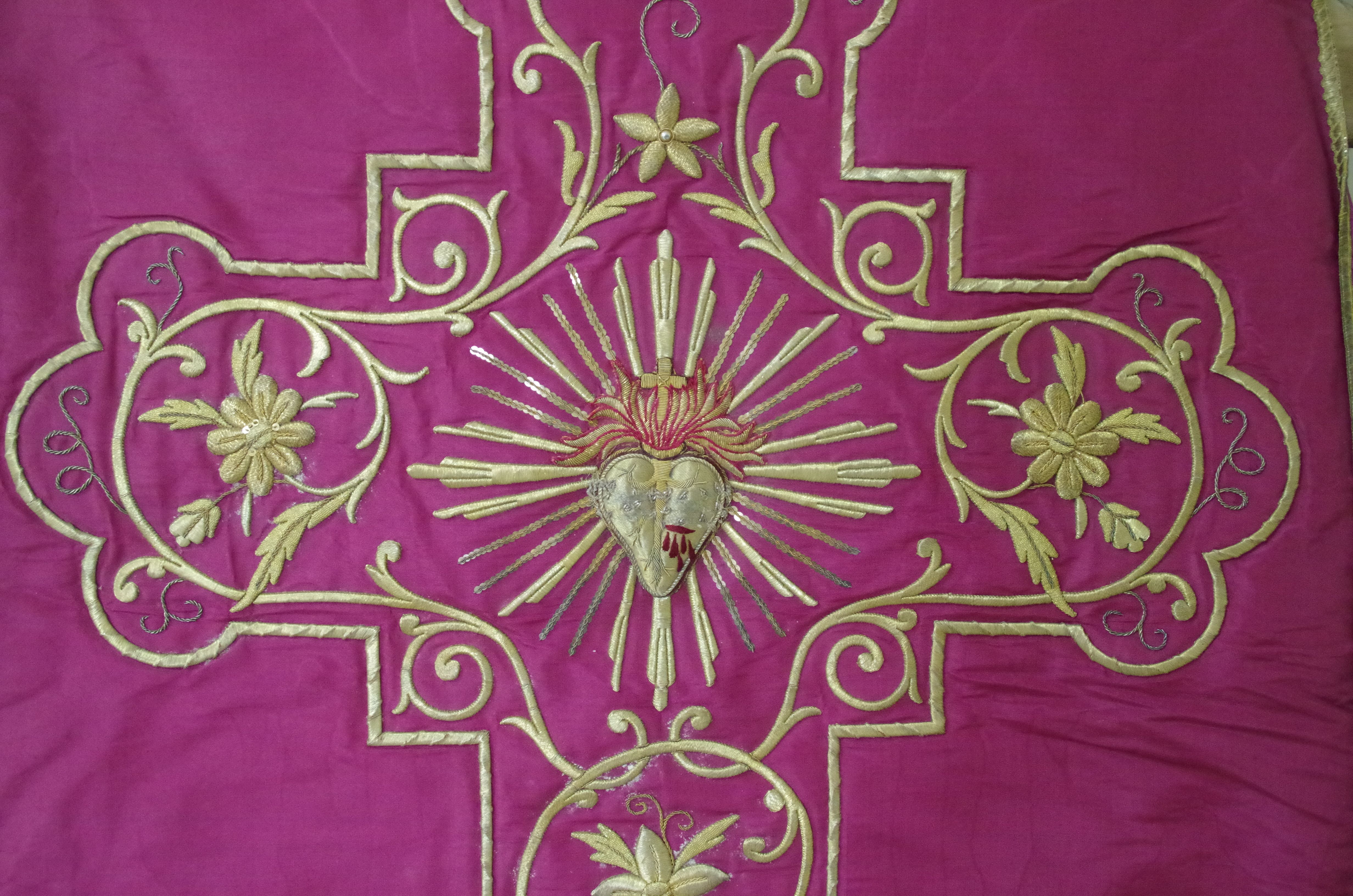 sommaire des textiles de l'église de Saint-Mamert-du-Gard