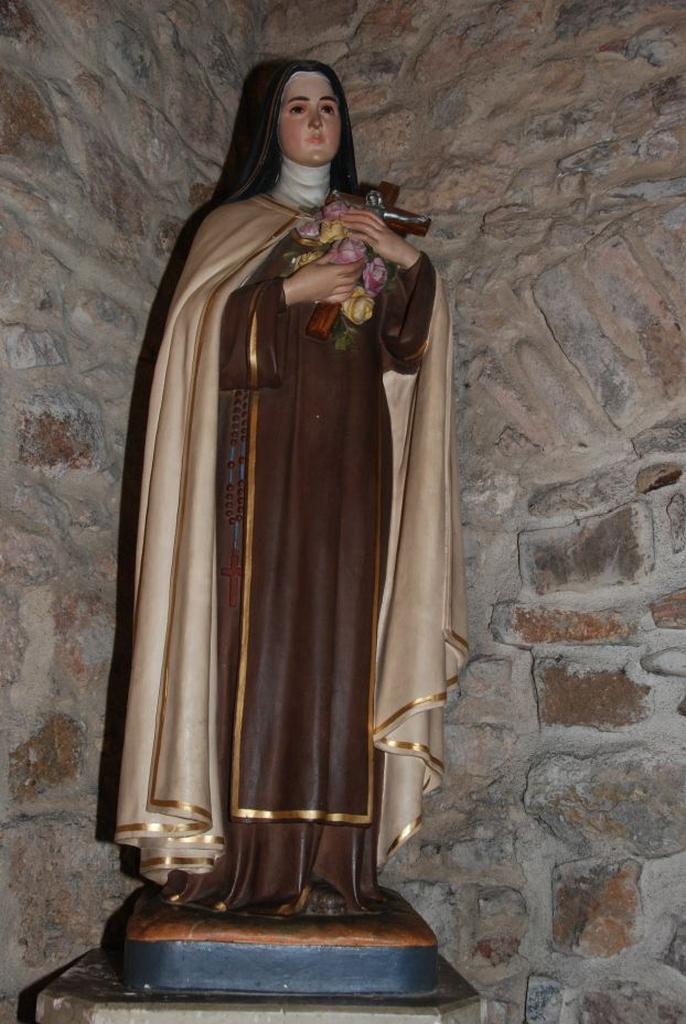 statue : sainte Thérèse de Lisieux