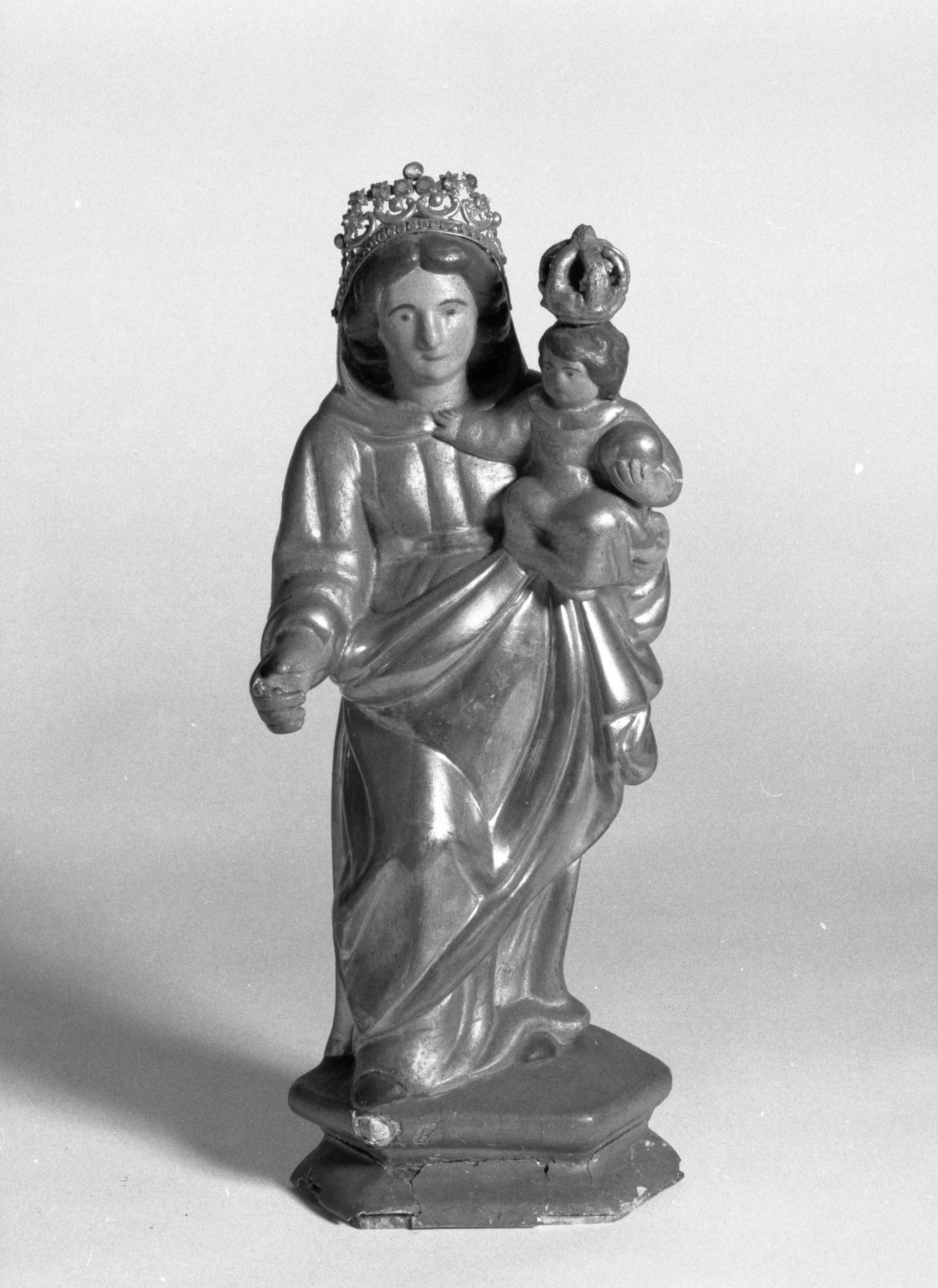 deux statues de Vierge à l'Enfant en pendant