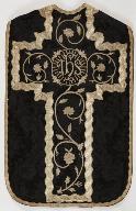 chasuble noire avec étole, voile de calice et bourse de corporal