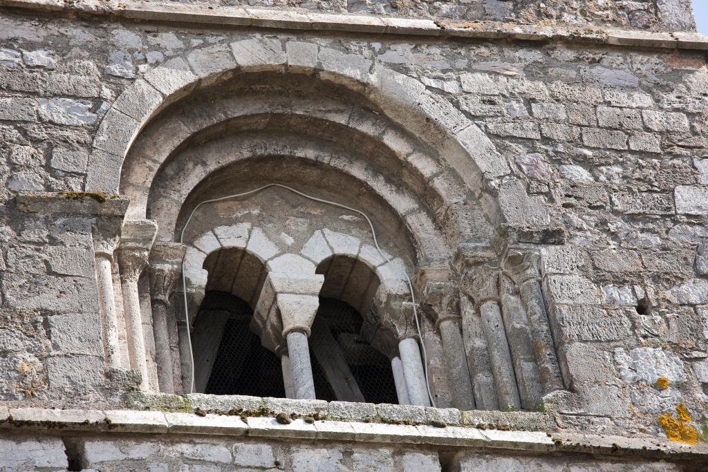 prieuré de bénédictins, église paroissiale Saint-Pierre, Saint-Ebons