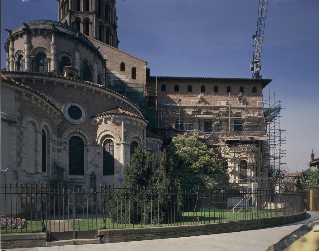 Abbaye de chanoines de saint Augustin, dite basilique Saint-Sernin, actuellement église paroissiale