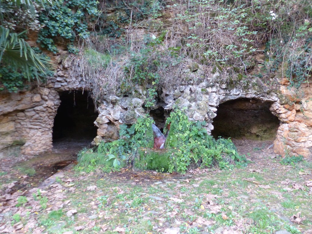 source de la fontaine, buvette de la grotte ou source buvette