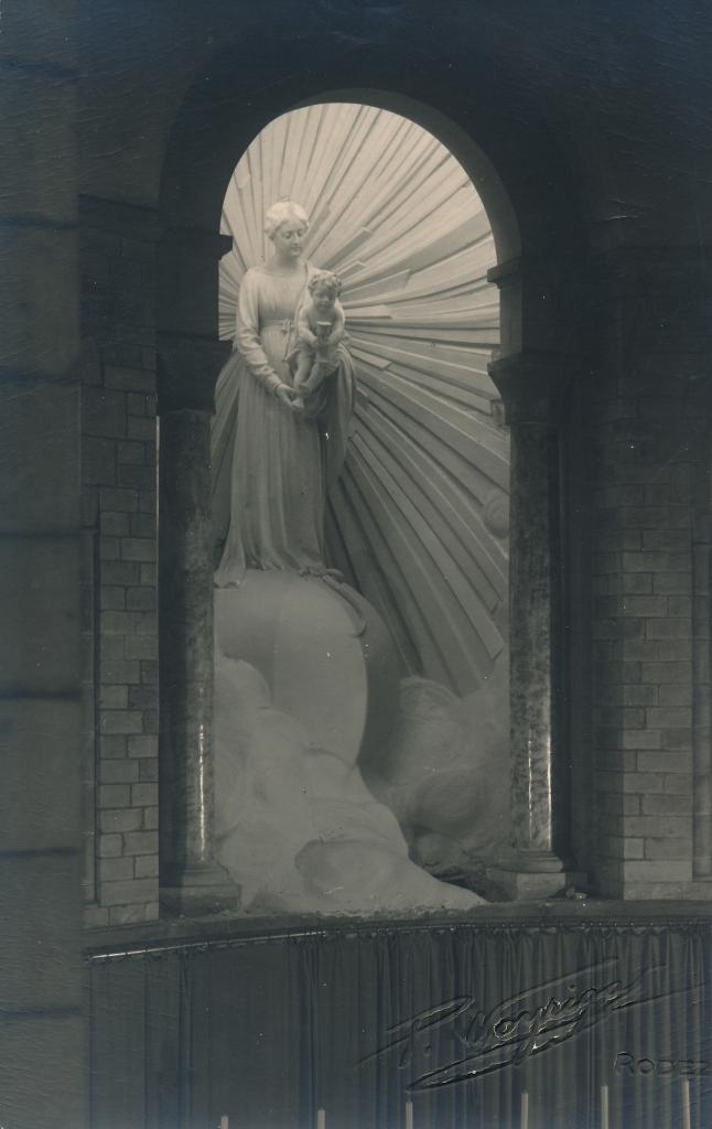 Statue : Vierge à l'Enfant