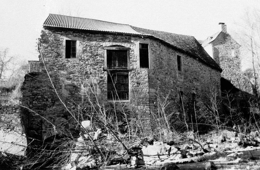 moulin, filature (de laine), scierie dit Moulin Faybesse, Filature Mendras et Contastin, Scierie Bailly, puis Jouve, puis Jory, Centrale hydroélectrique Gérald