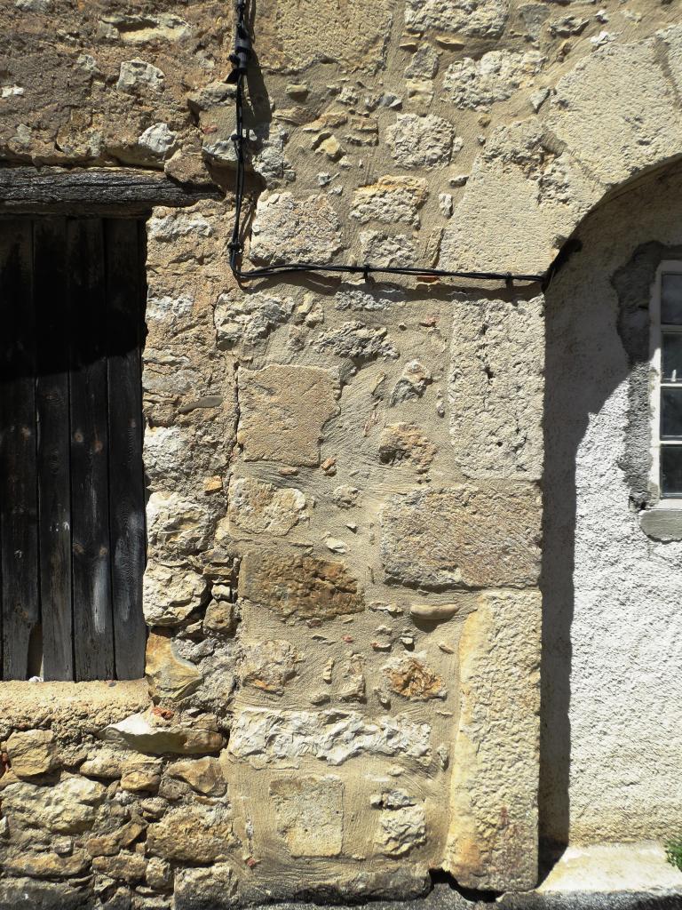 maisons modernes et contemporaines avec remploi médiéval à Lagrasse