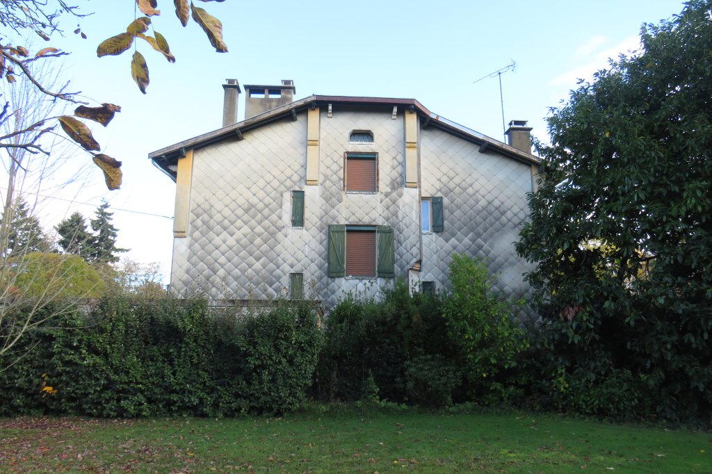 fabrique de jais et usine de peigne en corne Coulon, actuellement immeuble HLM