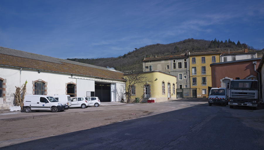 usine textile (usine de drap) dite de l'étendage, puis Teisserenc-Visseq, puis Teisserenc-Harlachol, puis usine de construction mécanique dite usine Fraisse, actuellement ateliers municipaux