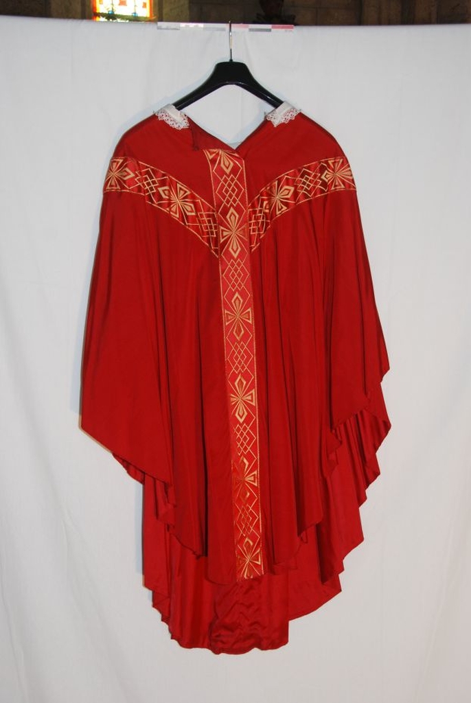 chasuble, manipule, étole, voile de calice, bourse de corporal