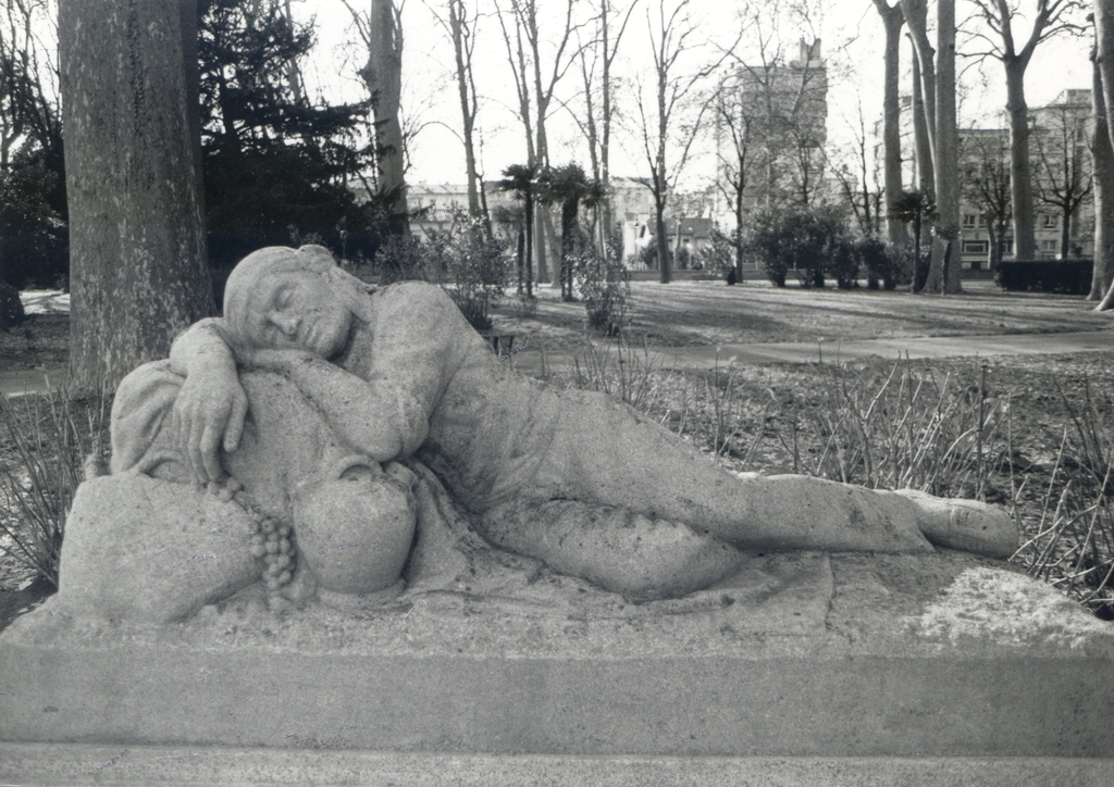 statue du vendangeur au repos