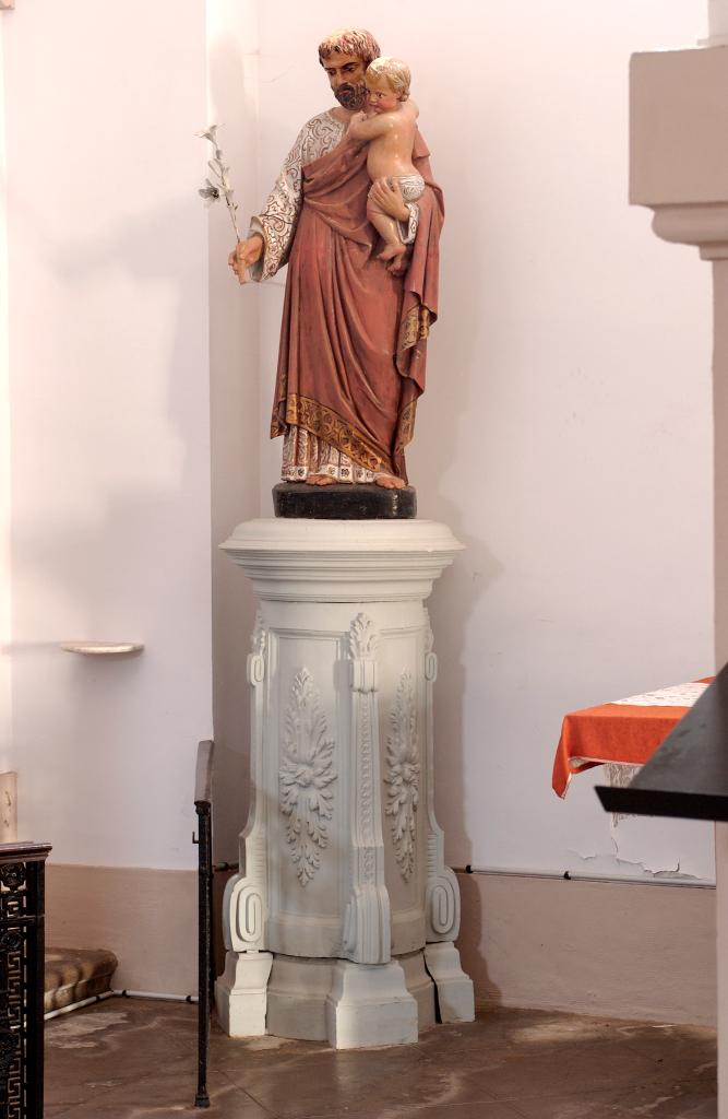 statue (petite nature) et son piédestal architecturé : Saint Joseph et l'Enfant Jésus