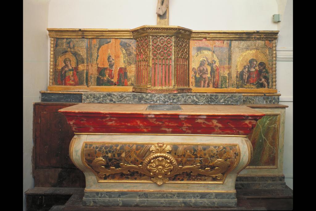Ensemble de l'autel-retable sud (retable, tour eucharistique, croix)