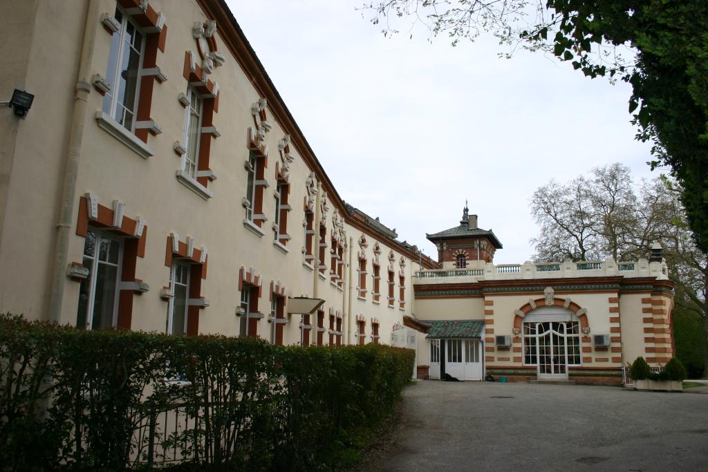 château de Longues-Aygues actuellement établissement médical