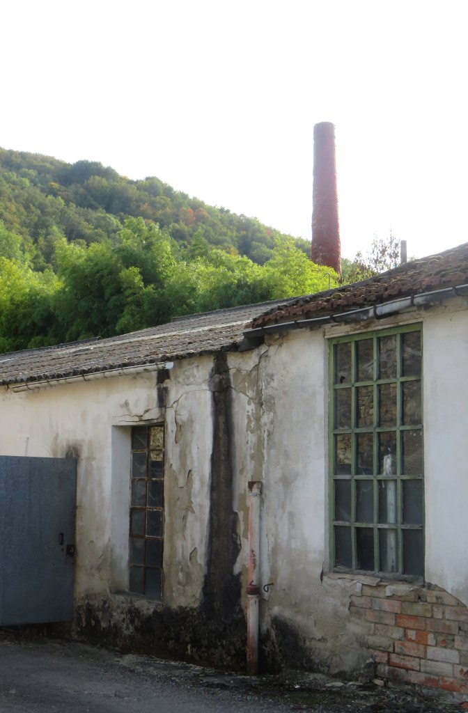 ancienne forge à la catalane, puis usines textiles Barbe et Bernadou, puis SOTAP-Carol, aujourd'hui désaffectée