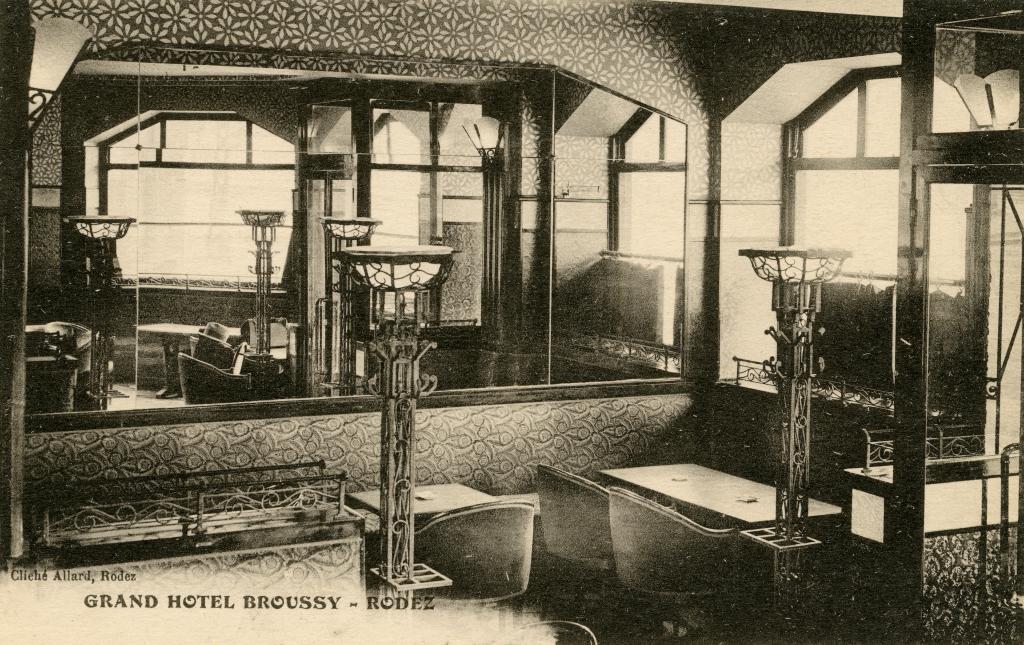 Grand Hôtel Broussy, aujourd'hui Hôtel Mercure, et Grand Café Riche, actuel café Le Broussy