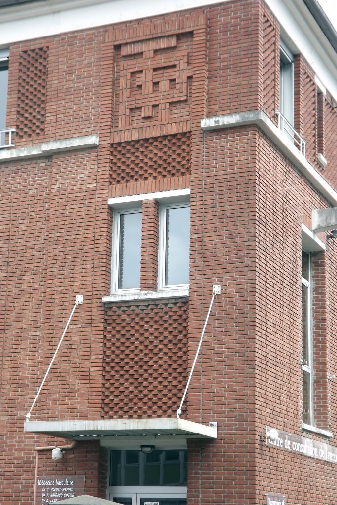 ancien central téléphonique : actuellement centre de consultation