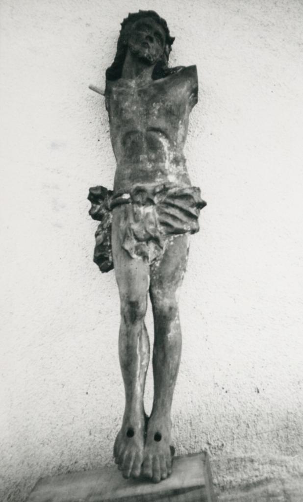 statue : Christ en croix