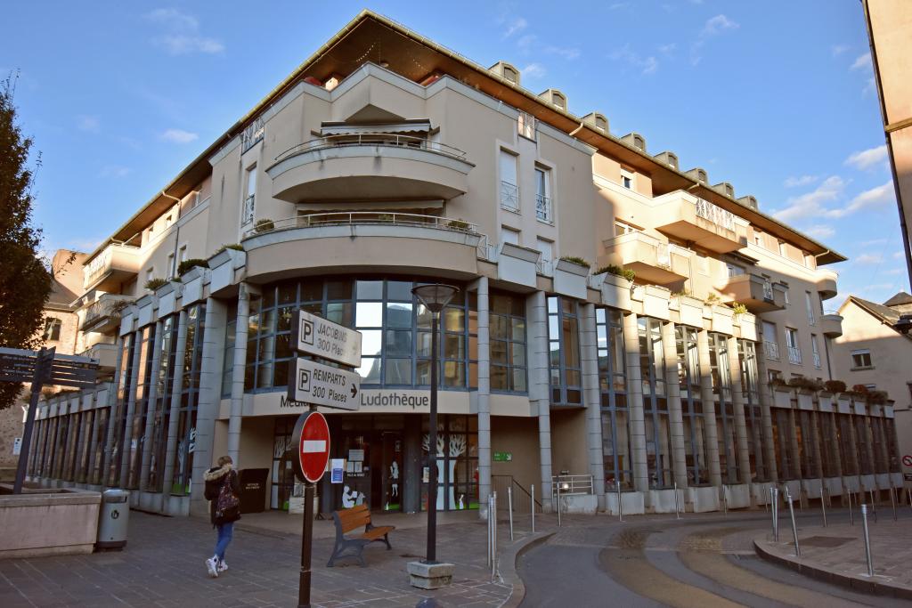 médiathèque, immeuble et parking souterrain.