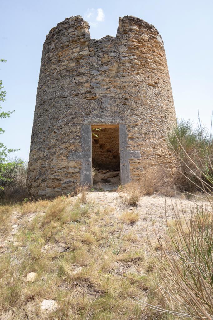 moulin à vent, dit moulin des Rives ou moulin de Salabert.