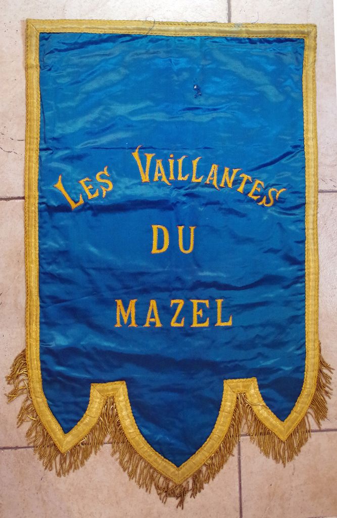 Présentation des textiles de l'église Saint-Joseph du Mazel