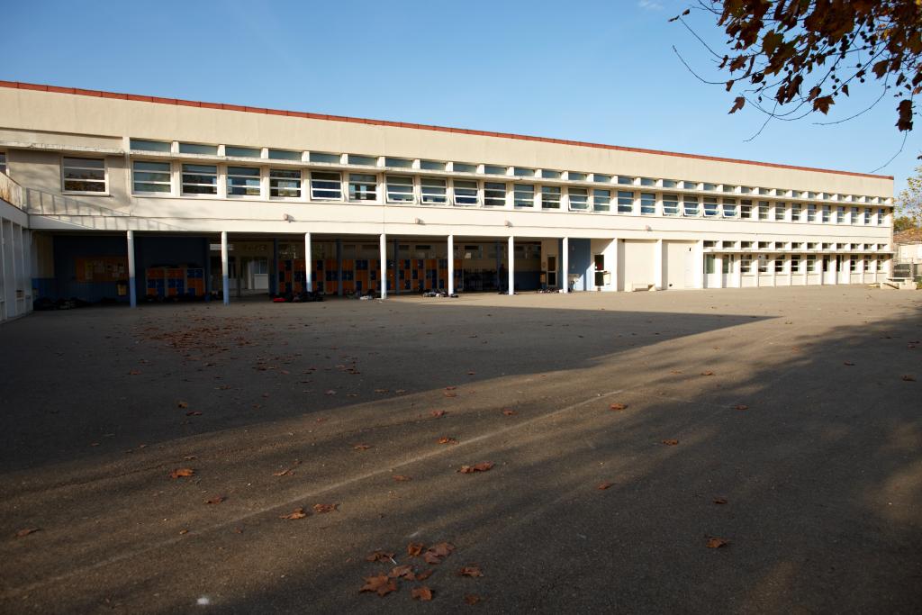 ancien groupe scolaire, actuellement collège Emile Vaysse