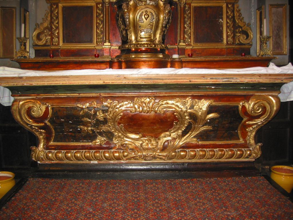 ensemble du maître-autel (autel, tabernacle, retable et tableaux de La Crucifixion et saint Jean-Baptiste)