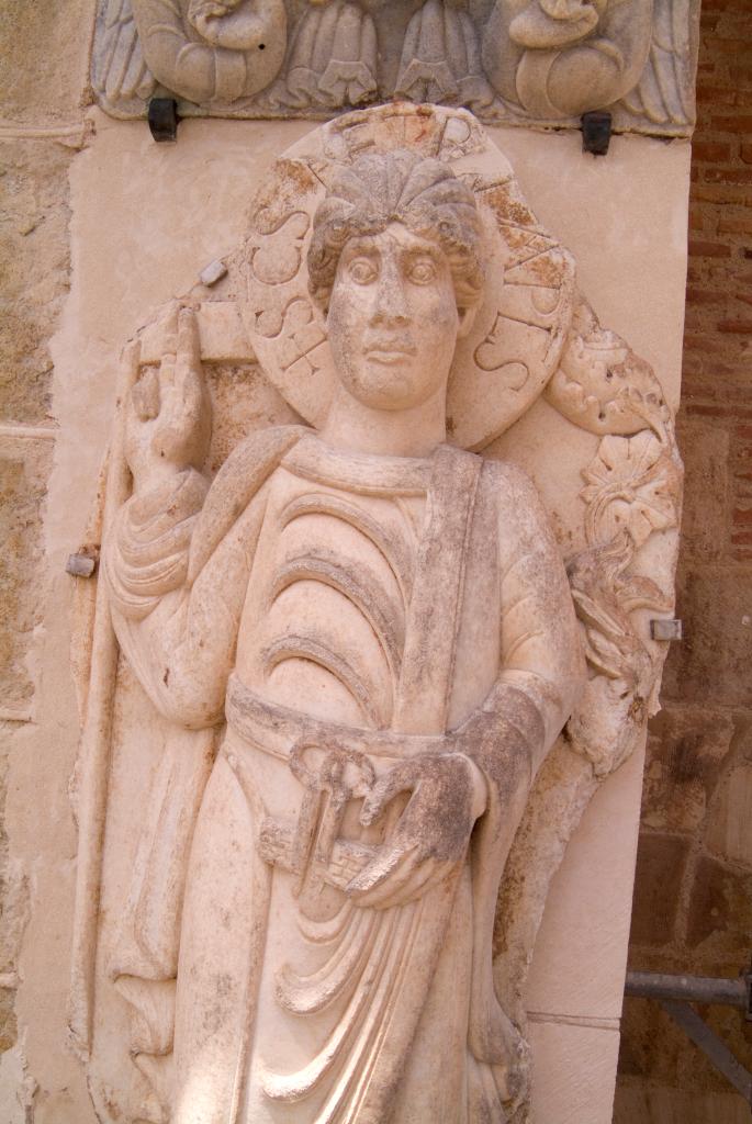 Abbaye de chanoines de saint Augustin, dite basilique Saint-Sernin, actuellement église paroissiale