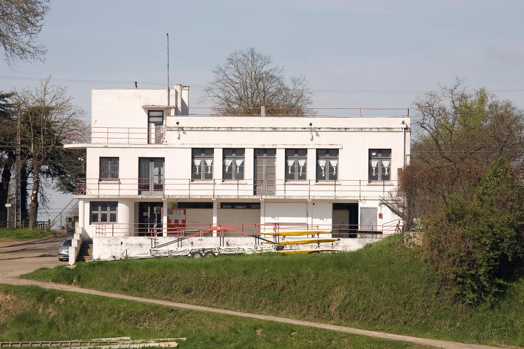 club nautique actuellement bar-restaurant