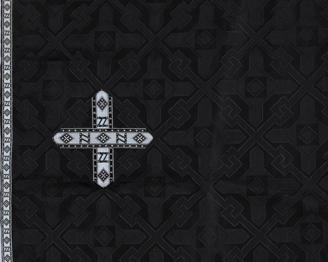 Chasuble noire avec étole, manipule et voile de calice