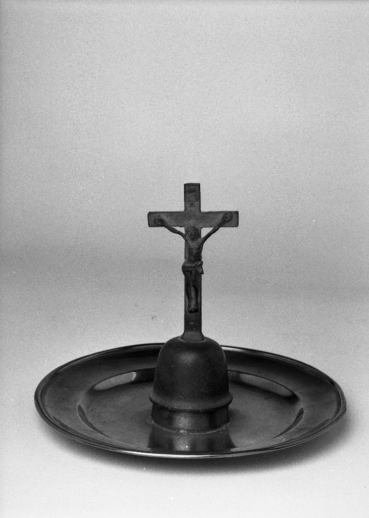 plat de quête Christ en croix