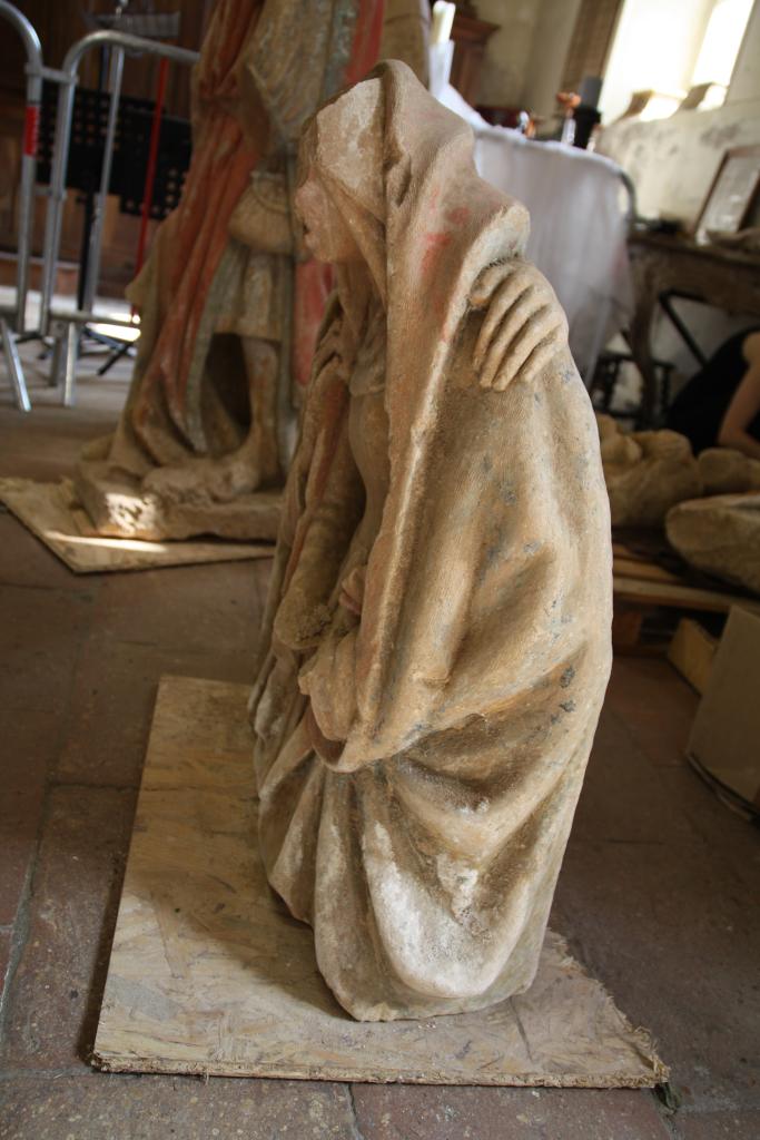 groupe sculpté de la Mise au tombeau
