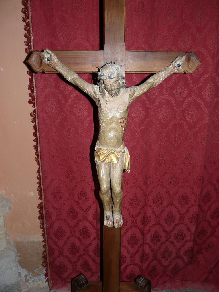 statue : Christ en croix