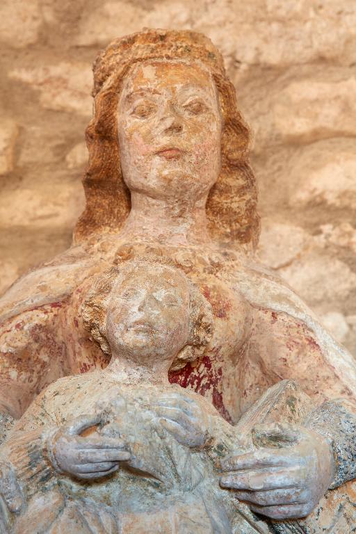 Statue de Vierge assise à l'enfant