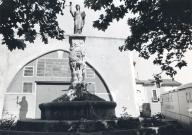 monument (monument commémoratif), fontaine monumentale, de la république