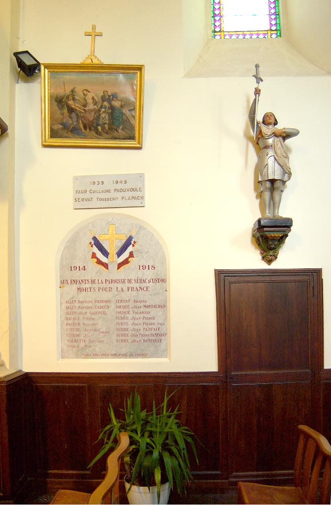 ensemble du monument aux morts de la guerre de 1914-1918, de la guerre de 1939-1945 et de la statue (grandeur nature) de Jeanne d'Arc et sa console